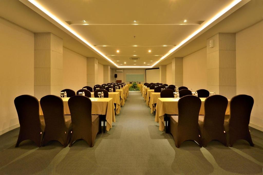 Tjokro Hotel Pekanbaru Exterior foto